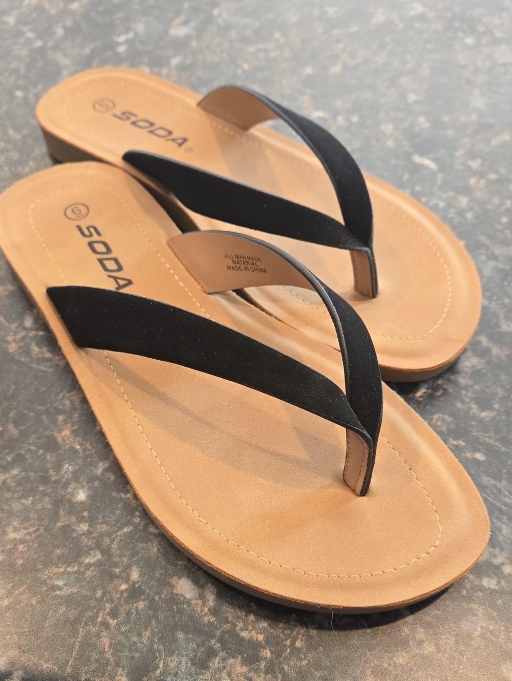 Soda Black Strap Tan Footbed Women's Flip Flop Sandals NWOT Never Worn.